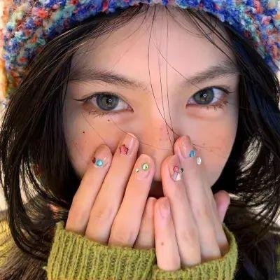 三个摩登女性